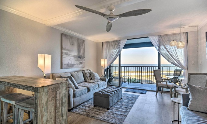 Sand Key Condominio | Beachfront Clearwater Condo w/ Community Pool