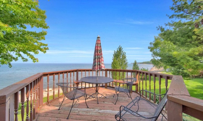 Carsonville Casa | BeachFront Couples Getaway w Starlink & Sunrises!