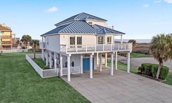 Pointe San Luis Casa | Beachfront | Community Pool | HotTub | Fenced Yard