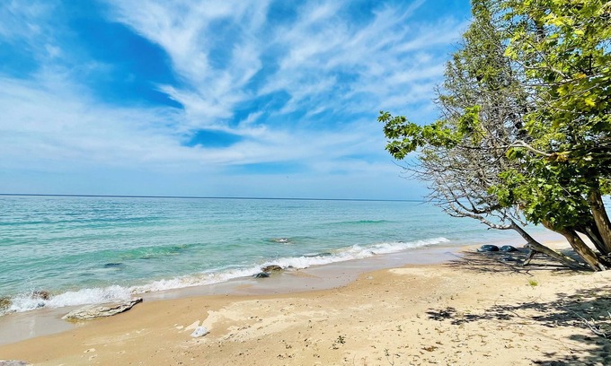 Good Hart Cabaña | Beachfront Cottage along Lake Michigan Shores