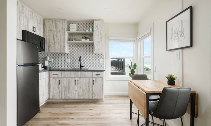 Townsite Cabaña | Beachfront Cottage 107