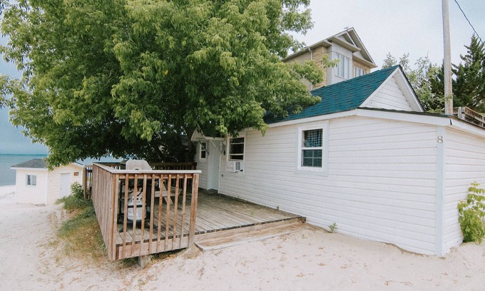 Wasaga Beach Cabaña | SANDPIPER BEACH RESORT - Cottage # 8