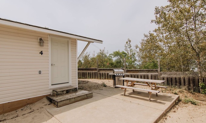 Wasaga Beach Cabaña | SANDPIPER BEACH RESORT - Cottage # 4