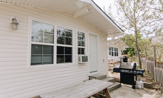 Wasaga Beach Cabaña | SANDPIPER BEACH RESORT - Cottage # 3