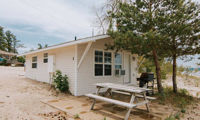 Wasaga Beach Cabaña | Sandpiper Beach Resort - Cottage # 1
