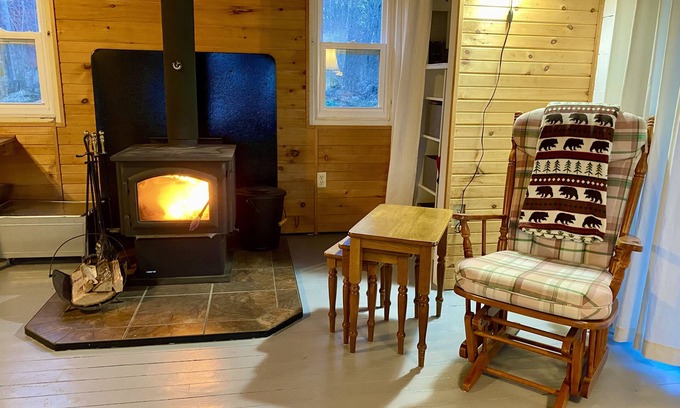 Tweed Cabaña | Beachfront cottage on Stoco Lake Tweed