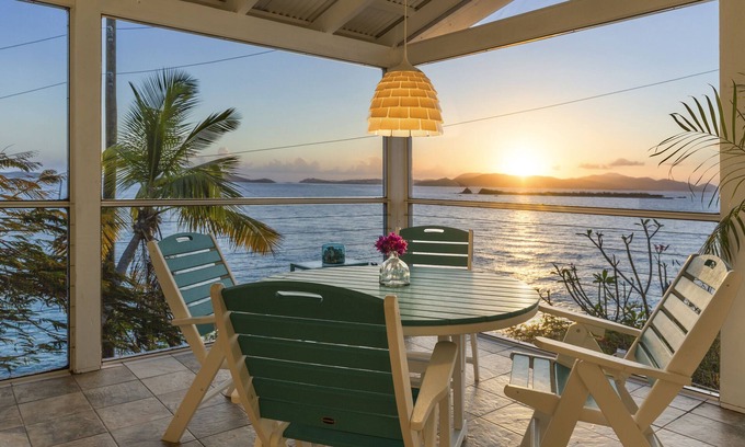 Estate Enighed Casa | Su propia Villa frente a la playa, no es un condominio, solo 2 pisos de la ciudad, alquiler de 1 o 2 habitaciones