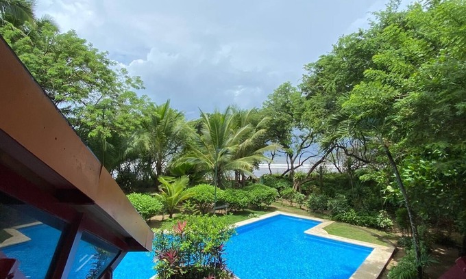 Palm Beach Estates Casa | Beachfront Villa Stunning Private Pool, Stunning Patio, 4BR, 3BA private parking