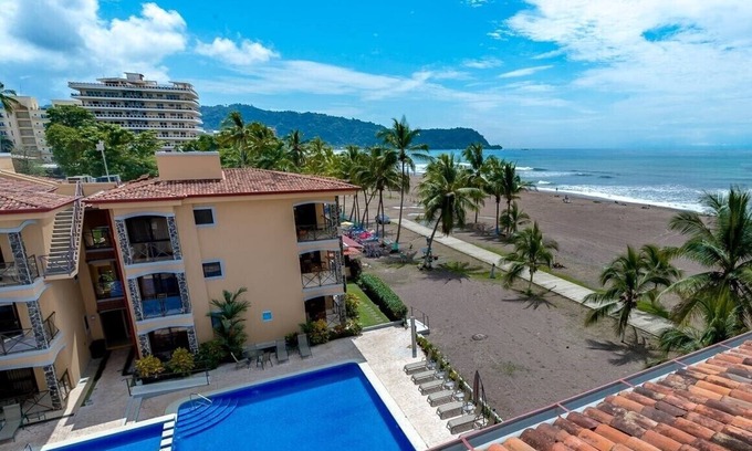Barrio Los Villalobos Condominio | BEACHFRONT Condo Bahia Encantada L1 2-Bedroom Jaco Beach