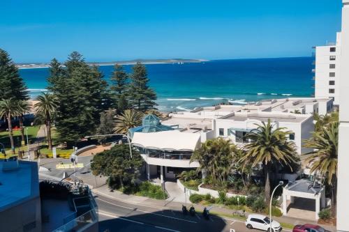 Cronulla Apartamento | Beachfront Cronulla Getaway with Ocean Views & Spa