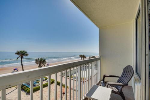 Ortona Park Apartamento | Beachfront Daytona Vacation Rental with Balcony
