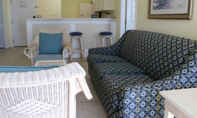 Bostroms Complejo | Beachfront Dream! 2 Convenient Units w/Kitchen, Shop at Volusia Mall