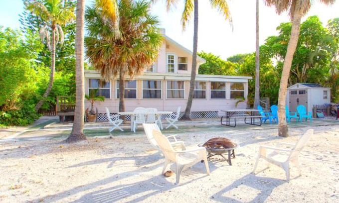 Mid Island Casa | Beachfront Dunes, Sleeps 8, 3 Bedrooms plus Den, Gulf Front, Pet Friendly