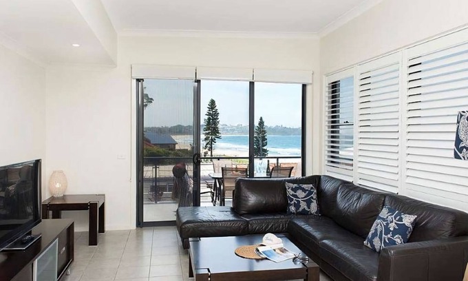 Mollymook Apartamento | Beachfront Eight - Luxury apartment right on the waters edge