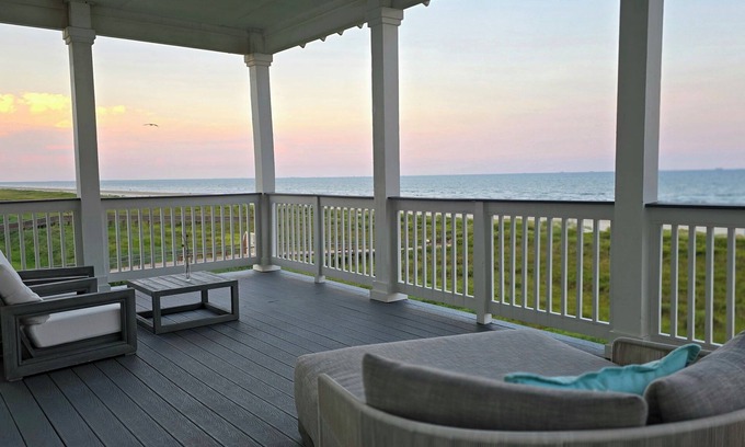 Galveston Casa | BEACHFRONT! ELEVATOR! HOT TUB! CUSTOM BUILT! GATED COMMUNITY! A BIT OF PARADISE