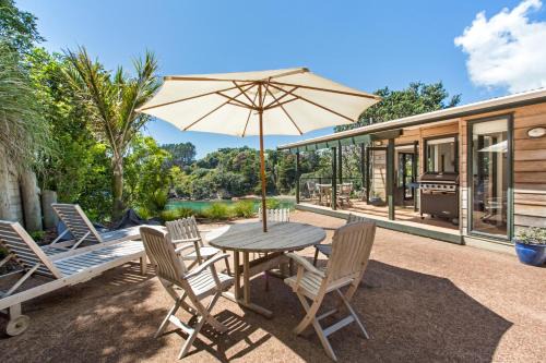 Waiheke Island Casa | Beachfront Enclosure Bay - Waiheke Unlimited