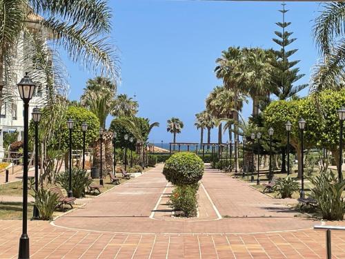 San Luis de Sabinillas Apartamento | Beachfront 3 Bed Apt San Luis De Sabinillas