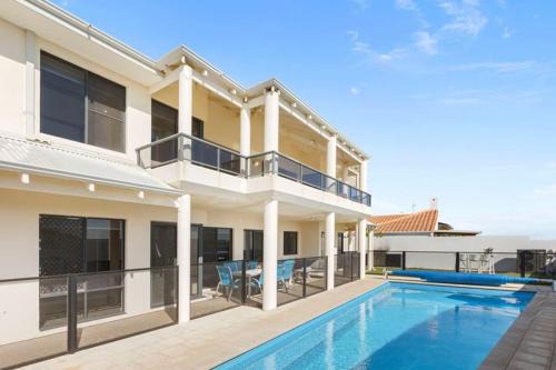 Halls Head Casa | Beachfront Escape Private Pool and Beach Access