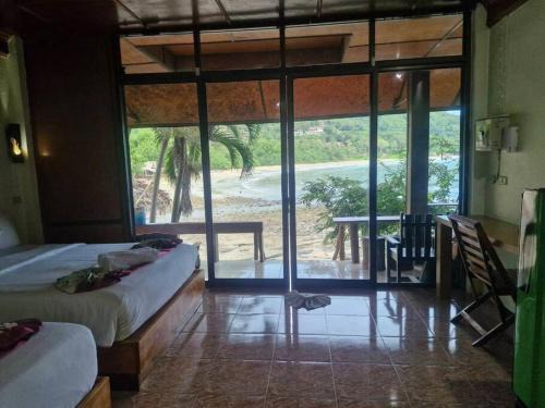 Ko Lanta Apartamento | beachfront family house kantiang