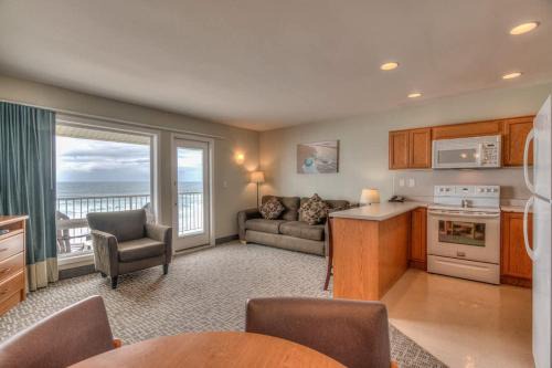 Lincoln City Casa | Beachfront Family Suite - Ocean View - Full Kitchen