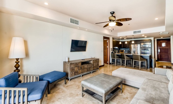 Barrio Los Faroles Condominio | Beachfront getaway with pool, ocean view & beach access