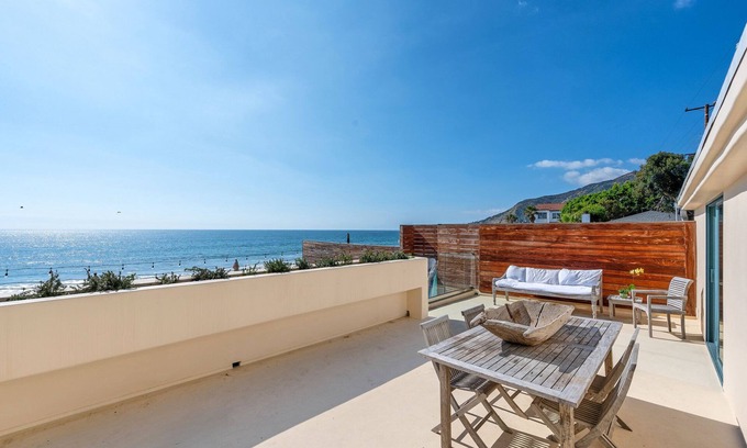 Eastern Malibu Casa | Beachfront Guesthouse ☀️on Sandy Topanga Beach 🏄🏽‍♀️