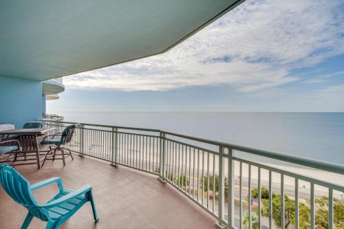 Gulfport Apartamento | Beachfront Gulfport Vacation Rental with Balcony!