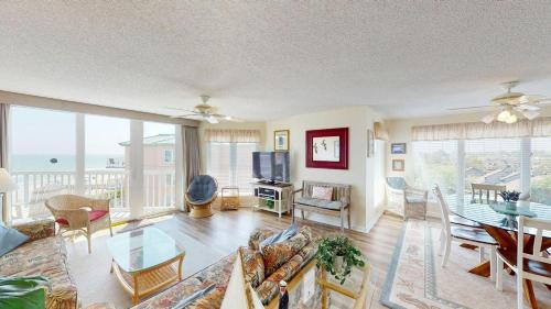 Litchfield by the Sea Casa | Beachfront Haven 2BR Retreat Litchfield By the Sea