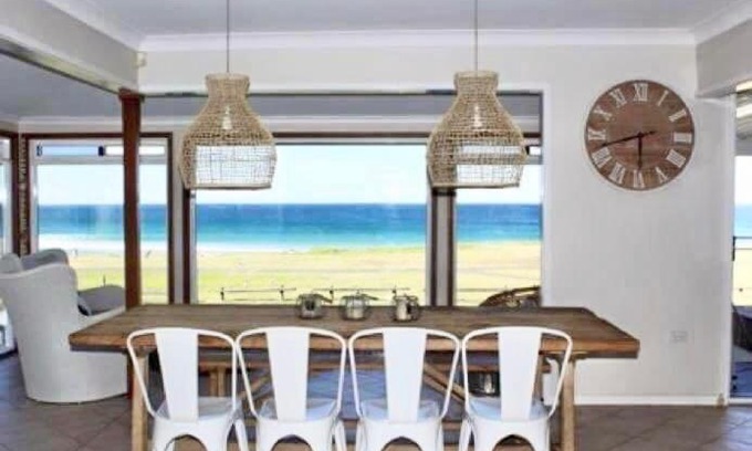 Warilla Apartamento | Beachfront Holiday Home with Late checkout