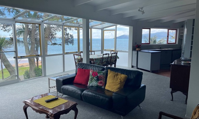 Doubtless Bay Apartamento | Beachfront Holiday for you! 2 bedroom sleeps up to 5 Pet Friendly Nautilus House