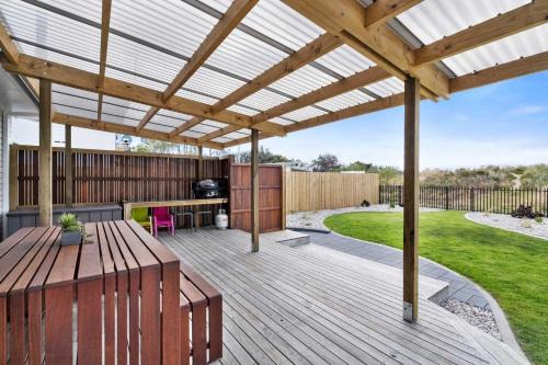 Lauderdale Casa | Beachfront Holiday Home Close to Airport