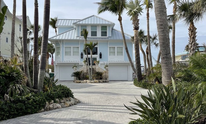 Boca Grande Casa | Beachfront home convenient to downtown Boca Grande