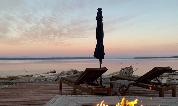 Camano Island Casa | ¡Casa frente a la playa con kayaks, SUP, fogón, gran cubierta, aire acondicionado y más!