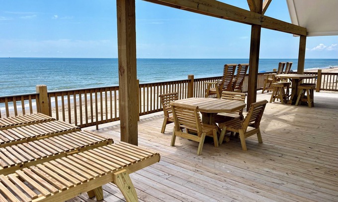 Port Bolivar Casa | BEACHFRONT-HOTTUB- 5br-4ba, amazing deck, grill & chill, hoops, kids’ loft, pets