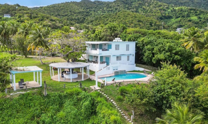 Maunabo Casa | Casa Maunazul | Ocean Front House W/ Pool and View