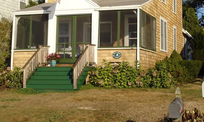 Branford Casa | Beachfront House in Pawson Park