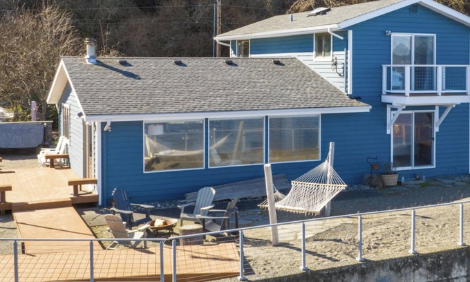 Langley Casa | Beachfront I WhaleWatching I King Bed I Kayak I Paddle board