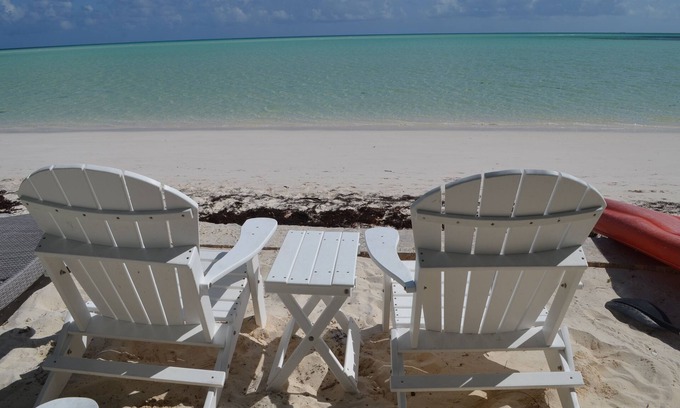 Spanish Wells Apartamento | Estudio grande de un dormitorio frente a la playa, se puede agregar un estudio contiguo para hacer 2/2.