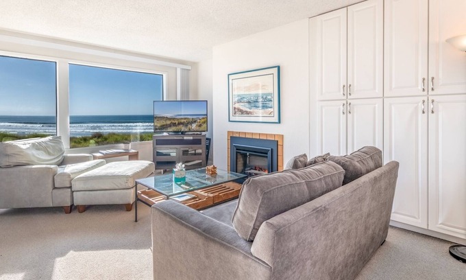 Pajaro Dunes Condominio | Beachfront living near Santa Cruz fun! 28 min drive