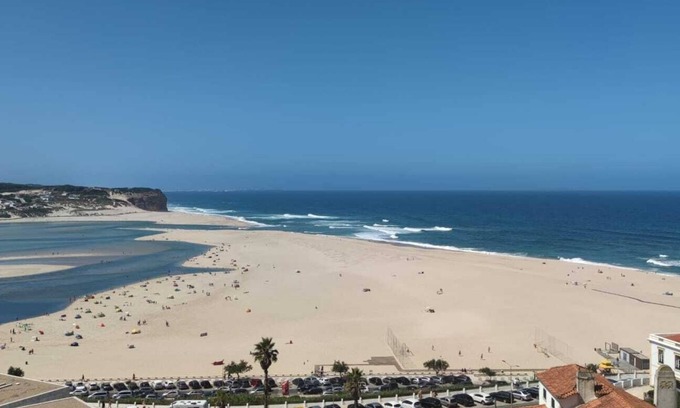 Foz do Arelho Condominio | Beachfront loft with incomparable sea view and huge roof terrace.