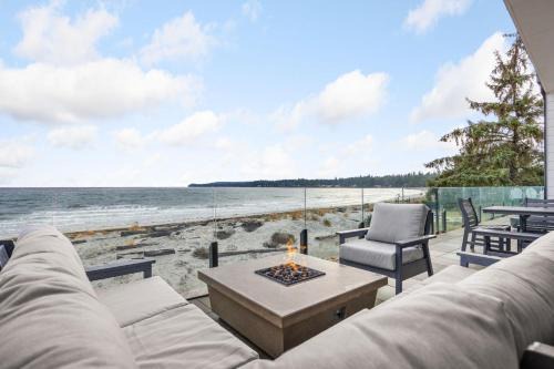 Black Creek Apartamento | Beachfront Luxury Suite #19 at THE BEACH HOUSE