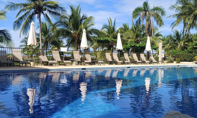 Barrio Los Villalobos Condominio | Condo familiar con vista al mar y piscina, con acceso a la Playa y cama King