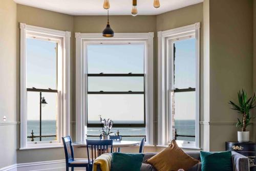 Herne Bay Apartamento | Beachfront Luxury Home with Spectacular Sea Views
