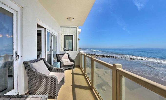Eastern Malibu Cabaña | Beachfront Malibu House w/ Sauna & Ocean-view Deck