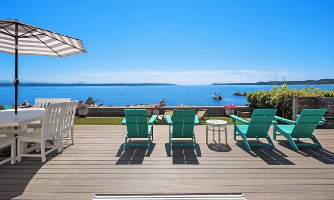 Camano Island Casa | Beachfront - Modern 2-bedroom house on beautiful Camano Island; Sleeps 10