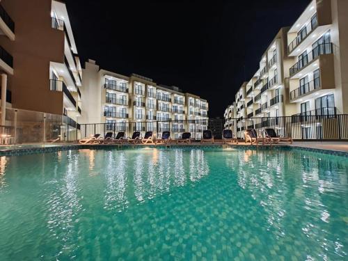 Al Hamra Village Apartamento | Beachfront - Modern Studio - Brand New