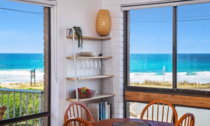 Malua Bay Apartamento | Beachfront, ocean views, family friendly!