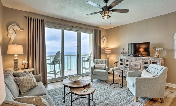 Lower Grand Lagoon Apartamento | Beachfront PCB Condo with Resort Pool, Gym and Hot Tub