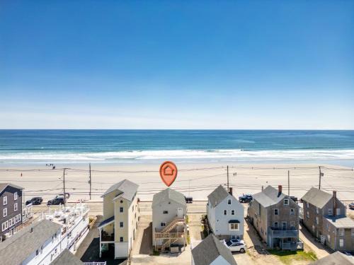 York Beach Casa | Beachfront Pet Friendly Sleeps 15 and BBQ