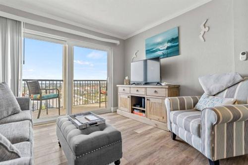 Daytona Beach Shores Apartamento | Beachfront Pool Resort Condo with Intracoastal View